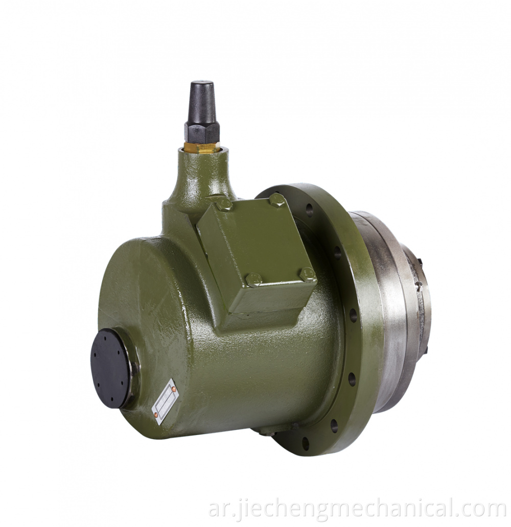 Semi-immersed inner gear oil pump